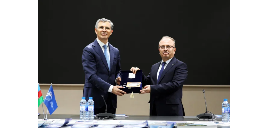 Türkiyə Maarif Vəqfinin sədri Prof. Dr. Birol Akgün Sosial Tədqiqatlar Mərkəzini ziyarət edib