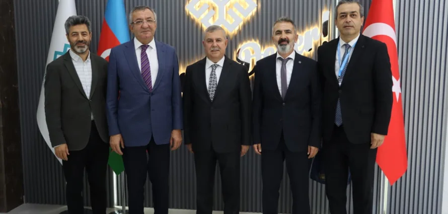 Türkiyə Böyük Millət Məclisinin deputatları Engin Altay və Nazım Maviş məktəbimizi ziyarət ediblər.