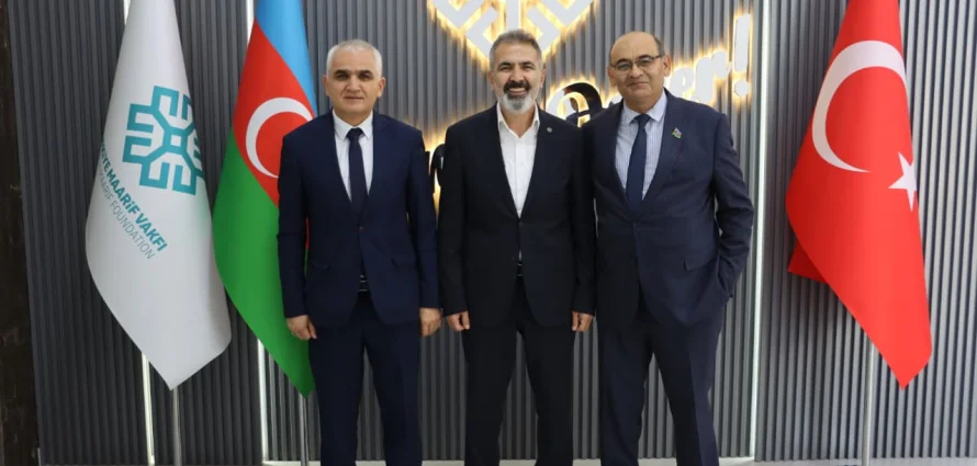 Tarix elmləri doktoru Telman Nüsrətoğlu və QAFSAM sədrinin müavini Doç.Dr. Nazim Cəfərsoy məktəbimizi ziyarət ediblər.