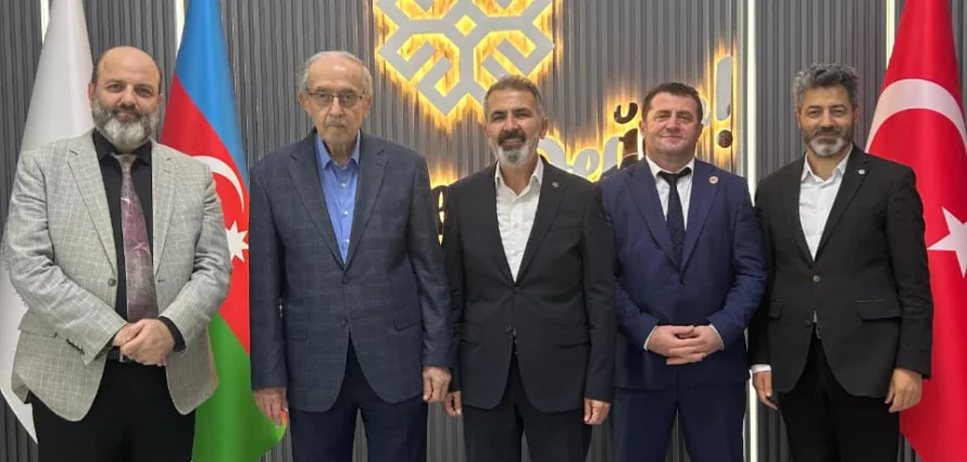 Türkiyənin sabiq Dəyanət İşləri Başqanı Tayyar Altıkulaç, Türkiyə səfirliyinin Din Xidmətləri Müşaviri İhsan Açık və Türkiyə Dəyanət Vəqfi Bakı Türk Liseyinin müdiri Kadir Bektaşoğlu məktəbimizi ziyarət ediblər.