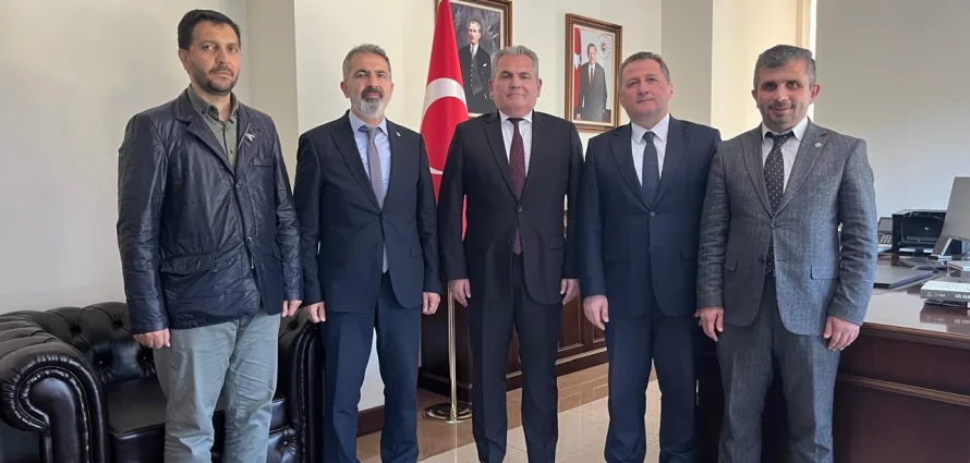 Türkiyə Maarif Vəqfinin Azərbaycan üzrə ölkə təmsilçisi Dr. Tabip Gülbay və məktəbimizin rəhbərliyi Türkiyənin Gəncə Baş konsulu Recep Öztopu ziyarət ediblər.