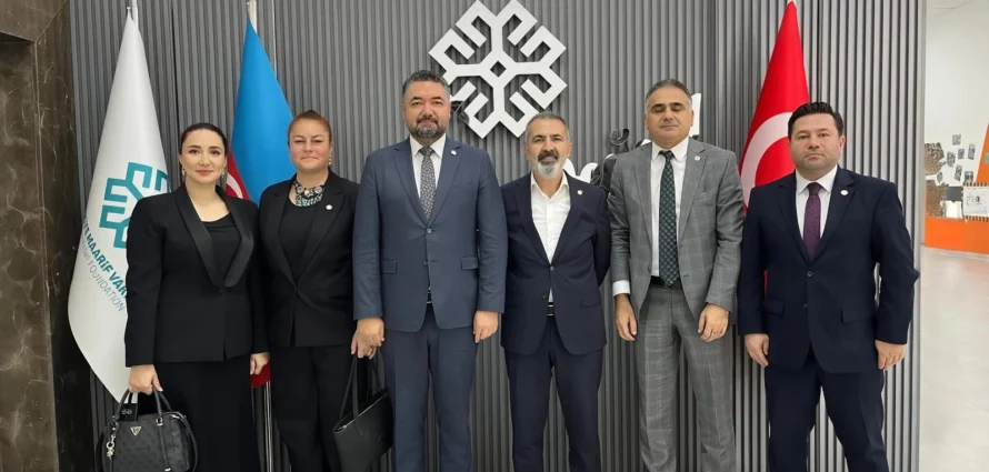 Beynəlxalq Demokratlar Birliyinin (UİD) Azərbaycan nümayəndəliyinin rəhbəri Cengiz Aygör və bərabərindəki heyət məktəbimizi ziyarət ediblər.