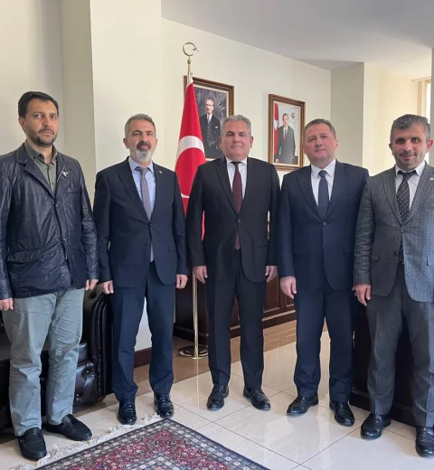 Türkiyə Maarif Vəqfinin Azərbaycan üzrə ölkə təmsilçisi Dr. Tabip Gülbay və məktəbimizin rəhbərliyi Türkiyənin Gəncə Baş konsulu Recep Öztopu ziyarət ediblər.