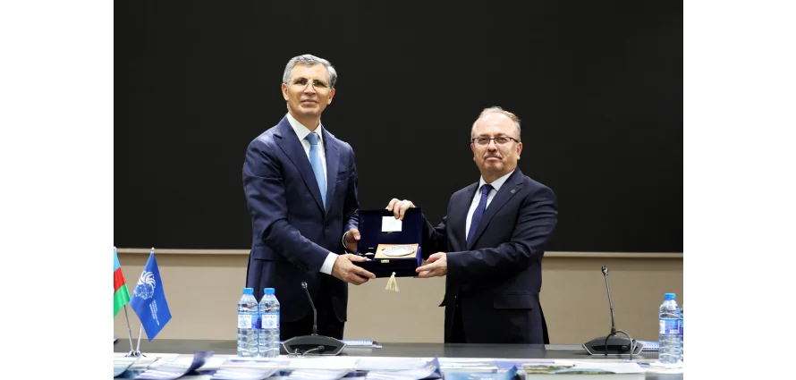 Türkiyə Maarif Vəqfinin sədri Prof. Dr. Birol Akgün Sosial Tədqiqatlar Mərkəzini ziyarət edib