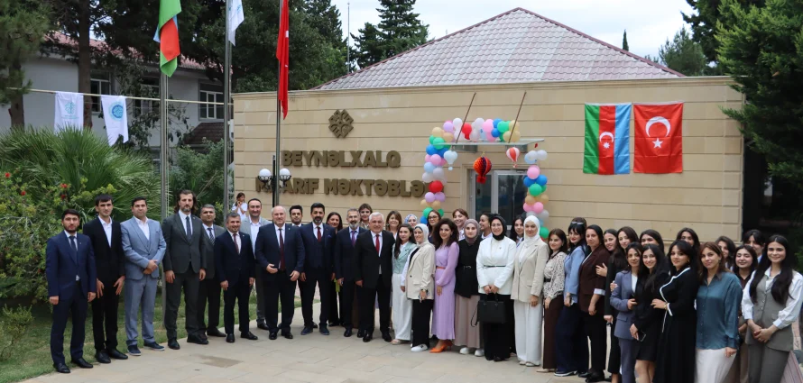 Türkiyə Maarif Vəqfinin Qəyyumlar Şurasının üzvü Hasan Aslan, Asiya və Sakit Okean ölkələri üzrə məsul departamentinin rəhbəri Salih Sağır və Azərbaycan üzrə ölkə təmsilçisi Dr. Tabip Gülbay kollektivimizlə görüşüblər.