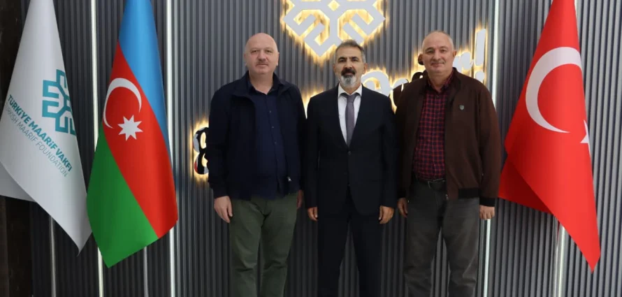 Türkiyə Böyük Millət Məclisinin 26 və 27-ci çağırış millət vəkili, Yerli Düşüncə Dərnəyinin İdarə Heyətinin sədri Metin Gündoğdu və TRT-nin Azərbaycan nümayəndəliyinin rəhbəri Murat Akkoç məktəbimizi ziyarət ediblər.  