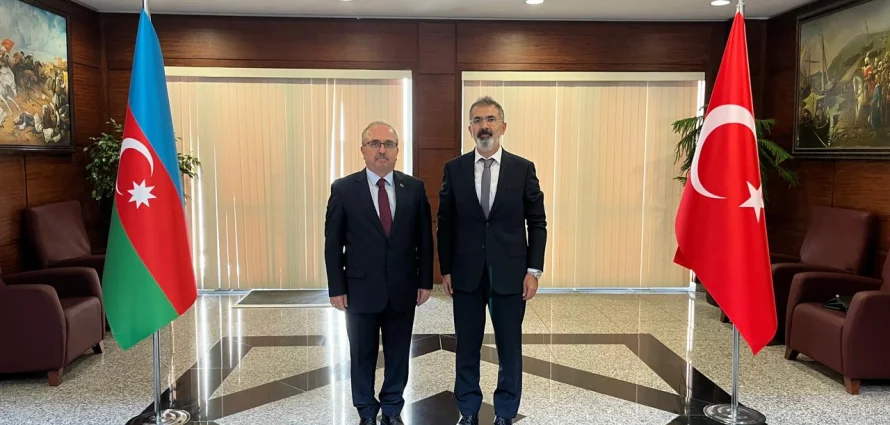 Türkiyənin Azərbaycandakı səfiri Prof. Dr. Birol Akgün Türkiyə Maarif Vəqfinin Azərbaycan üzrə yeni ölkə təmsilçisi Dr. Tabip Gülbayı qəbul edib.