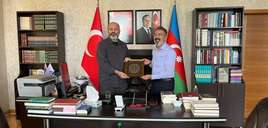 Türkiyə Maarif Vəqfinin Azərbaycan üzrə ölkə təmsilçisi Dr. Tabip Gülbay Türkiyənin Azərbaycandakı Səfirliyinin Din Xidmətləri Müşaviri İhsan Açıkı ziyarət edib.