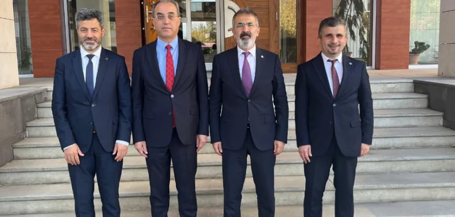 Türkiyə Maarif Vəqfinin Azərbaycan üzrə ölkə təmsilçisi Dr. Tabip Gülbay və məktəbimizin rəhbərliyi Türkiyənin Naxçıvan Baş konsulu Asip Kaya ilə görüşüblər.