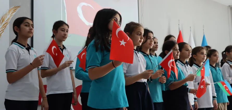 Məktəbimizdə qardaş Türkiyənin Cümhuriyyət Bayramı münasibətilə tədbir təşkil olunub.