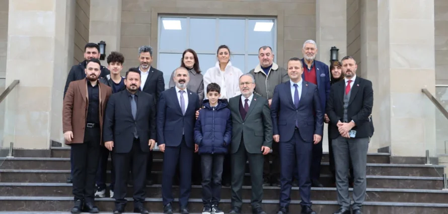 15 Temmuz Dərnəyi İdarə Heyətinin sədri İsmail Hakkı Turunç və bərabərindəki heyət məktəbimizi ziyarət ediblər.